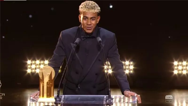 حفل الكرة الذهبية، لامين يامال يحصد جائزة أفضل موهبة شابة للمرة الثالثة على التوالي