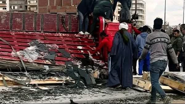 إصابة 3 أشخاص إثر انقلاب سيارة محملة بالزجاج أعلى كوبري سمنود بالغربية