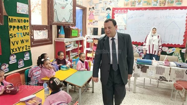 مدير تعليم بني سويف يوجه بمتابعة نسب الحضور والغياب وتقييمات الطلاب