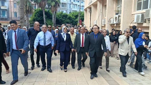 ضمن المبادرة الرئاسية، جامعة الإسكندرية تطلق حملة لزراعة الأشجار بمجمع العلوم الإنسانية