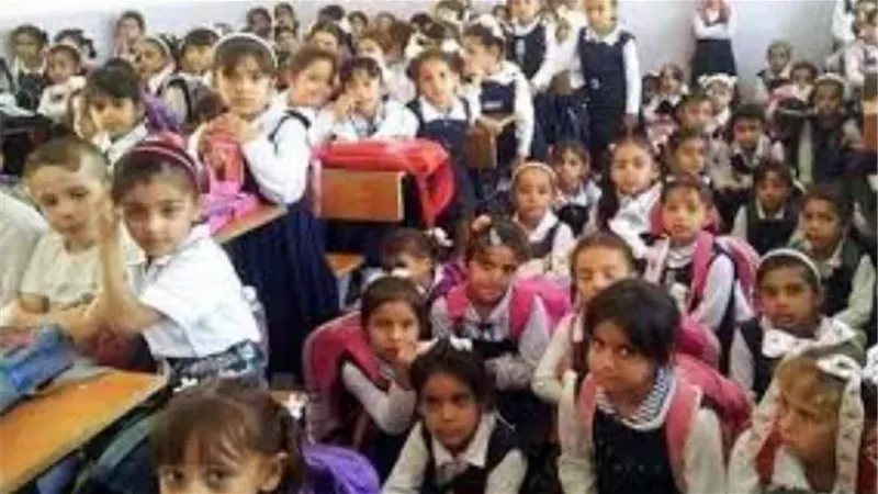 كثافة الفصول تشعل أزمة بالجيزة، هل يحل نقل الطلاب المشكلة أم ينقلها إلى مدارس أخرى؟