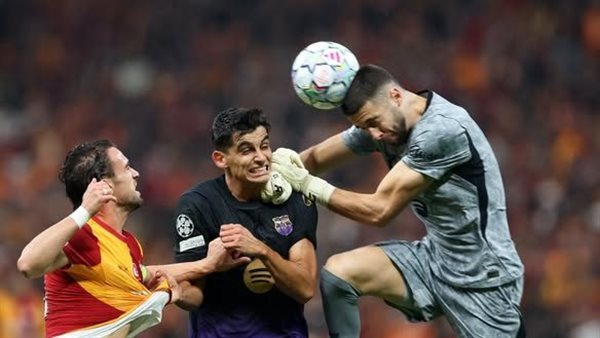 دوري أبطال أوروبا، تعادل مثير بين برشلونة وجالطة سراي في الشوط الأول
