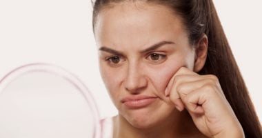 علامات ارتفاع الكوليسترول تظهر على الوجه.. انتبه لهذه العلامات حول العينين