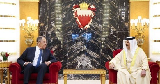 وزير الخارجية الروسى يبحث مع العاهل البحرينى تعزيز التعاون الثنائى