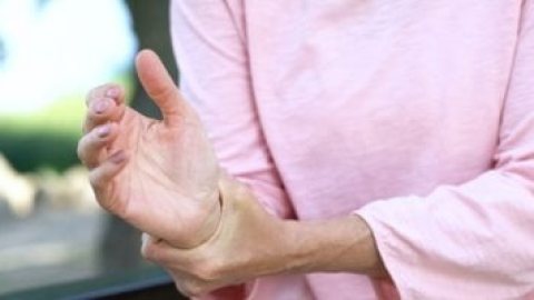 12 عرضًا غير معتاد لالتهاب المفاصل الروماتويدى.. لا تتجاهل هذه العلامات