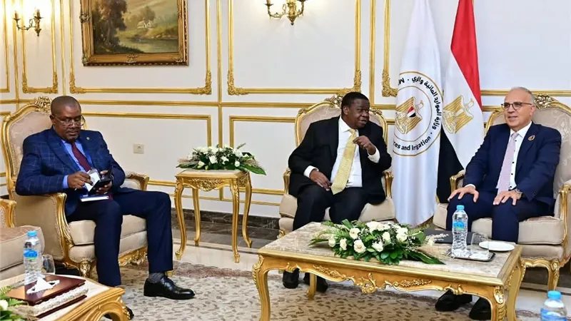 سويلم يبحث مع وزير المياه الأوغندي تعزيز التعاون ومشروعات حوض النيل