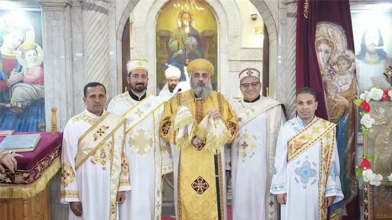 الأنبا فيلوباتير يرسم شمامسة جددا للخدمة في إيبارشية أبوقرقاص