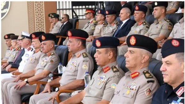 وزير الدفاع يشهد حفل تخرج الدفعة (170) من كلية الضباط الاحتياط