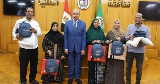 محافظ المنيا يوفّر تيسيرات السفر لـ5 فائزين بعمرة «تحيا مصر» للأراضى المقدسة