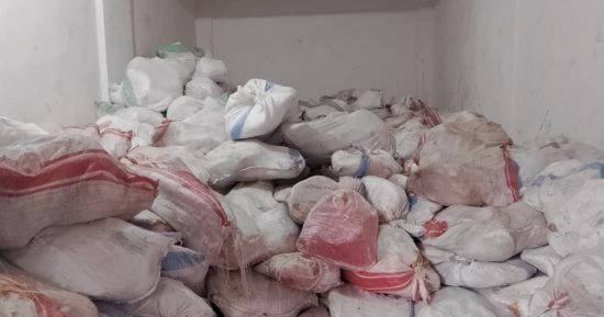 ضبط 5.5 طن دواجن فاسدة قبل بيعها بالأسواق خلال حملة تموينية بالشرقية