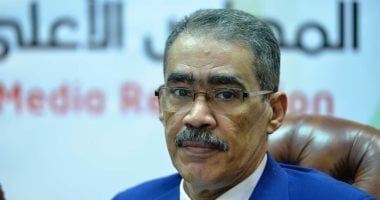 وزير الدولة للإعلام يهنئ الطفلة ميار "وزيرة إعلام المستقبل" ويدعوها للقائه
