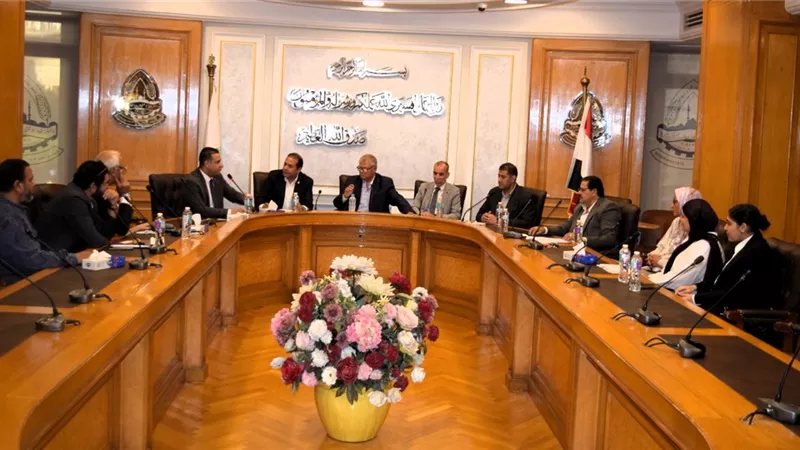 غرفة القاهرة تبحث مع «وزارة العمل» و«التأمينات الاجتماعية» تسهيل الإجراءات أمام شركات حماية البيئة