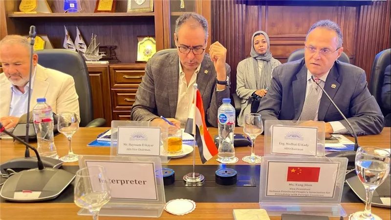 جمعية رجال الأعمال بالإسكندرية" تبحث مع وفد مقاطعة سيتشوان تعزيز التعاون المشترك
