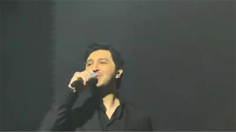 محمد فضل شاكر يتألق بأغاني والده خلال حفل السعودية ويبدع في الغناء للشحرورة (فيديو)