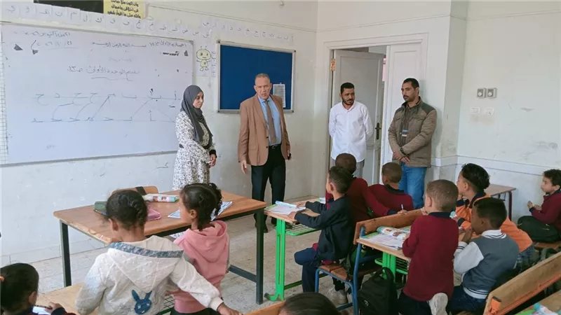 تعليم أسيوط يتابع اختبار شهر أكتوبر ويشدد على إزالة المظاهر السلبية على الجدران