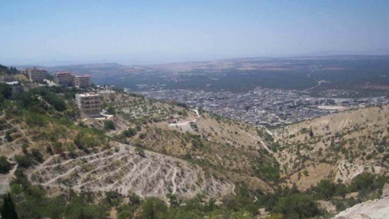 عين على الوطن: “جبل الأربعين” في إدلب.. سحر الطبيعة البانورامية ومركز للاستجمام والاستشفاء