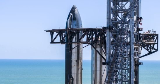 عودة أول مركبة Starship تنجو من الهبوط فى المحيط إلى موقع إطلاقها فى تكساس