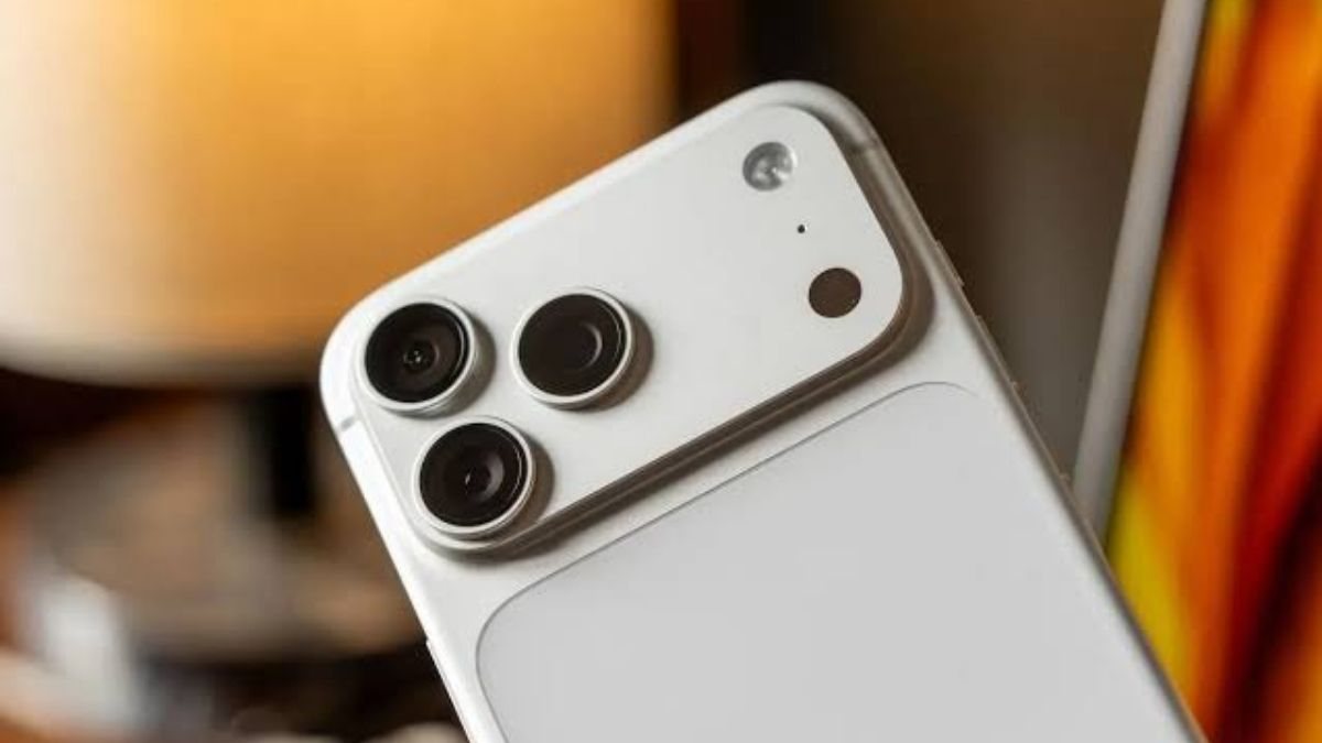 هاتف iPhone 18 Pro يواجه تراجعاً في المبيعات ويجبر آبل على خفض الإنتاج