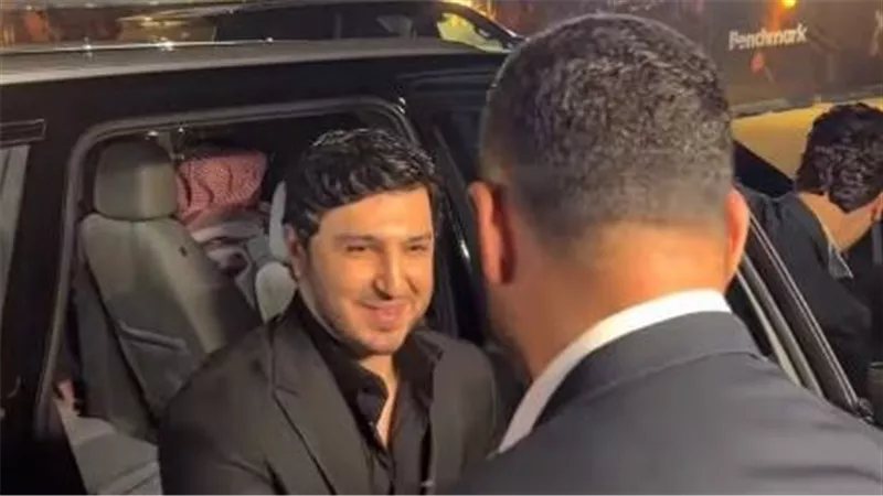 شاهد، تجهيزات ضخمة لحفل فضل شاكر ووصول نجله إلى المسرح بالدمام