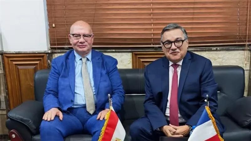 رئيس "الخدمات البيطرية" يبحث مع مسؤولين فرنسيين سبل تعزيز التعاون المشترك