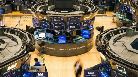 الأسهم الأمريكية تتعافى وتغلق بالمنطقة الخضراء مع تراجع عوائد السندات
