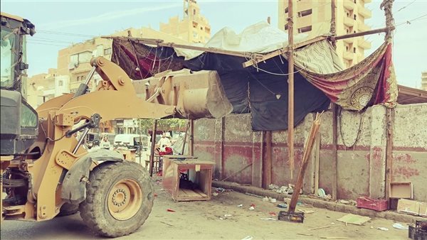 حملات مكبرة لرفع الإشغالات ومراجعة تراخيص المحال بالقوصية في أسيوط
