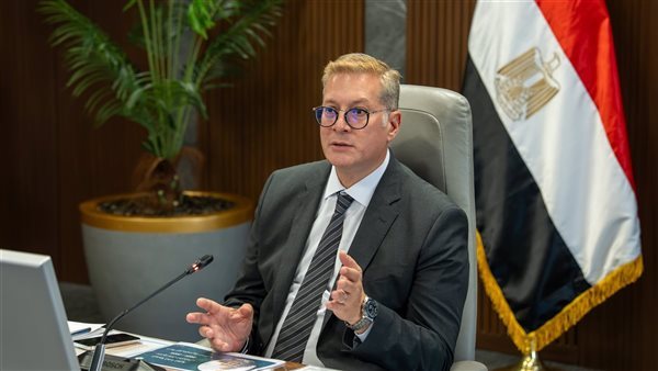 وزير البترول يعين عددًا من القيادات بوظيفة مساعدي رؤساء شركات للمهمات والمناقصات