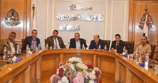 خطوات تطويرية.. غرفة القاهرة تفتح ملف تحديات مراكز الخدمات الحكومية