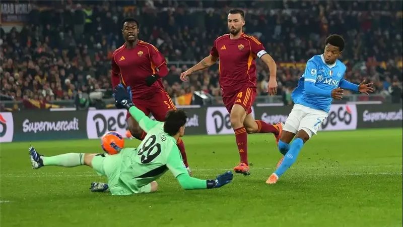 نابولي يخطف التعادل 3-3 أمام روما في مباراة مثيرة بالدوري الإيطالي