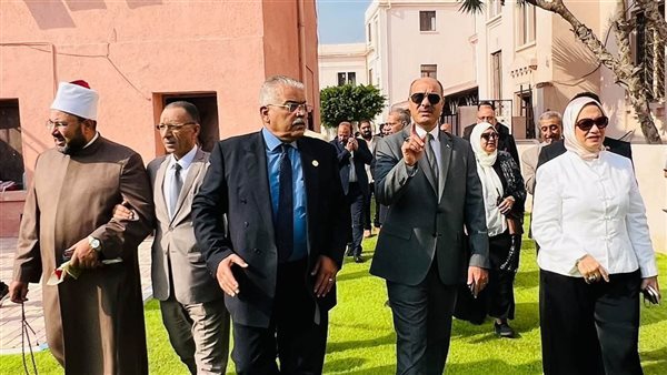 مدير التعليم بالاسكندرية يفتتح قاعة اجتماعات ومعمل كمبيوتر بمدرسة ليسيه الحرية