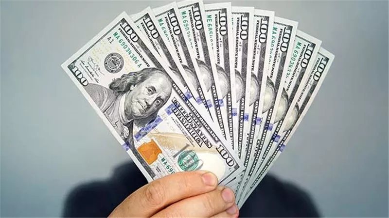 الدولار يرتفع مقابل العملات الرئيسية بعد قرار الفيدرالي الأمريكي تثبيت سعر الفائدة