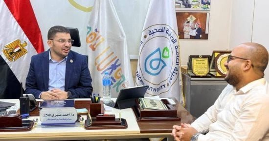 مسئولو الرعاية الصحية والتحالف الوطنى يناقشون تكثيف القوافل بالقرى والنجوع.. صور