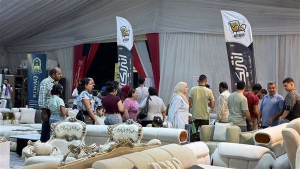 قبل الافتتاح الرسمي.. إقبال جماهيري غفير على معرض أوكازيون الأثاث الدمياطي بمحافظة المنيا