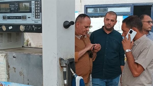 ضبط محطة وقود بالمنيا للتلاعب في عداد طلمبة بنزين 95