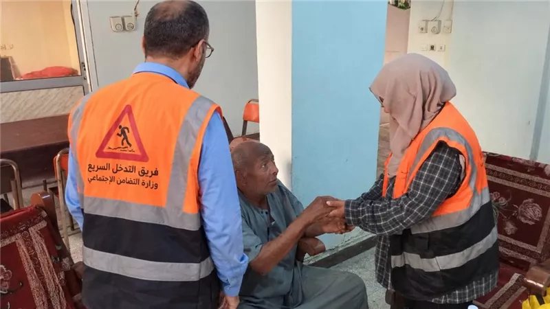 رفضت أسرته استلامه، تفاصيل إنقاذ مسن يبلغ 65 عامًا بأسوان