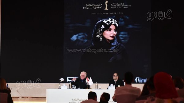 "الذكاء الاصطناعي هو المستقبل"، حسين فهمي يرد على جدل بوستر مهرجان القاهرة السينمائي (فيديو)