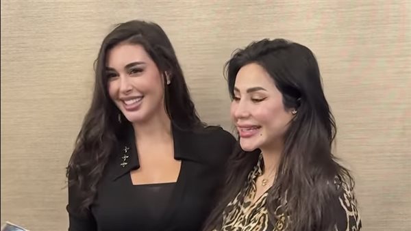 ياسمين صبري ولجين عمران تخطفان الأنظار بالعرض الخاص لمطلوب عائليا في دبي (فيديو)