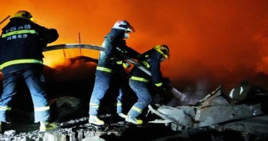 تفاصيل السيطرة على حريق بمصنع بلاستيك بمدينة السادات فى المنوفية فى 90 دقيقة