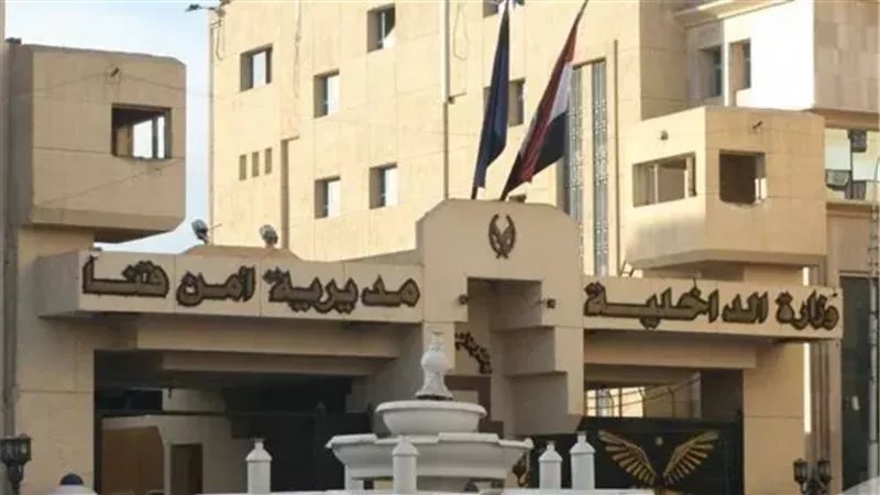 القبض على عامل بتهمة التعدي على ابنته 4 سنوات بالضرب وتقييدها بالسلاسل في قنا