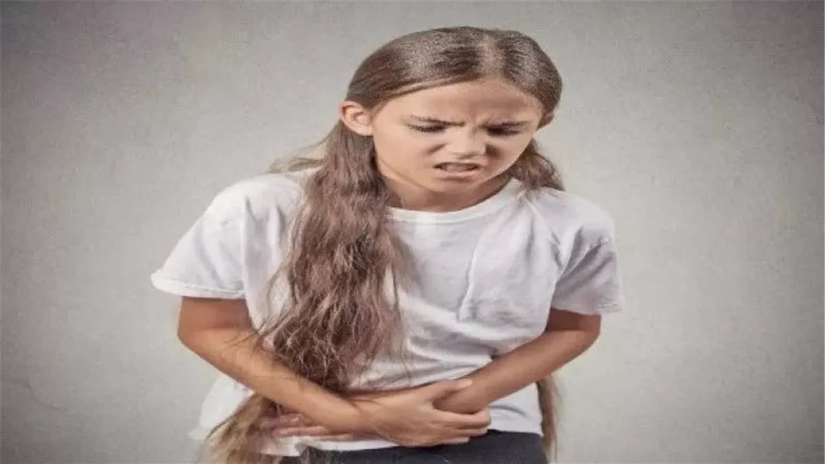 علاج الإمساك عند الأطفال بالتغذية والعادات اليومية