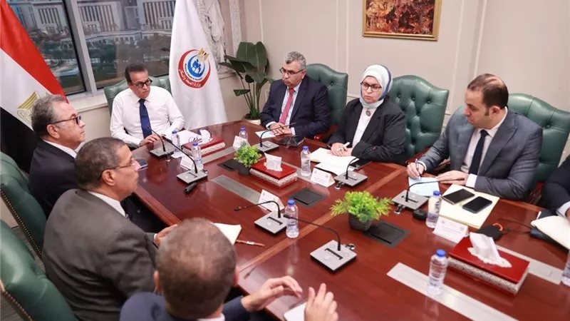 وزير الصحة يبحث تطوير الجراحات الروبوتية وتوطين أحدث التقنيات الطبية