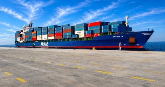 تداول 18 ألف طن بضائع و940 شاحنة بموانئ البحر الأحمر