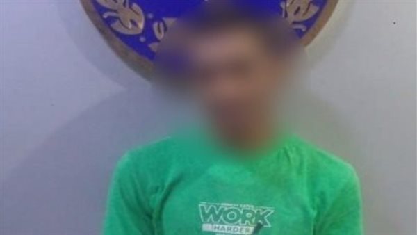 سائق ميكروباص بالإسكندرية يعتدي على فتاة بسلاح أبيض ويسرق هاتفها