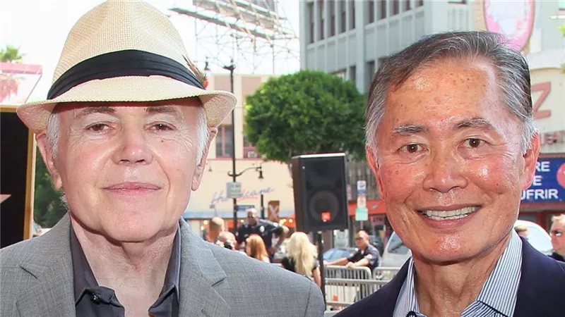 وفاة الممثل الأمريكي والتر كونيج نجم "Star Trek" وجورج تاكي ينعاه بكلمات مؤثرة