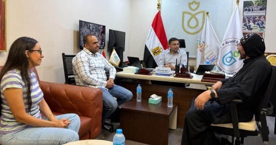 مسؤولو الرعاية الصحية بالأقصر يلتقون رئيس دير مار جرجس للتجهيز لموسم الاحتفالات.. صور