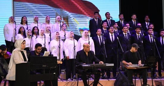 أوركسترا جامعة قناة السويس تحيي ذكرى نصر أكتوبر بحفل غنائي وطني