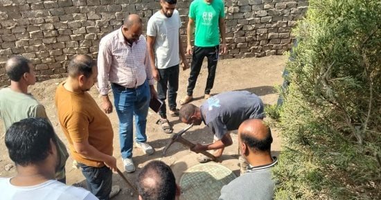 مياه القليوبية: ضبط حالة تعدٍ على شبكة الصرف الصحي بقرية كفر الجمال بقها
