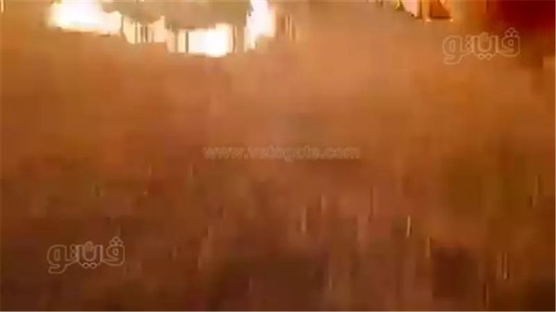 حريق هائل يلتهم حظيرة دواجن ومخزن قش أرز في الشرقية (صور)