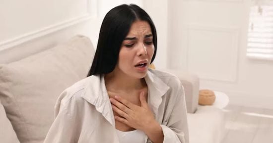 أمراض الرئة أم القلب .. أسباب الشعور بضيق التنفس أثناء صعود السلالم