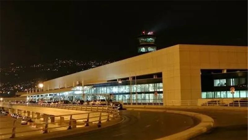 انقطاع الكهرباء يشل مطار رفيق الحريري في بيروت